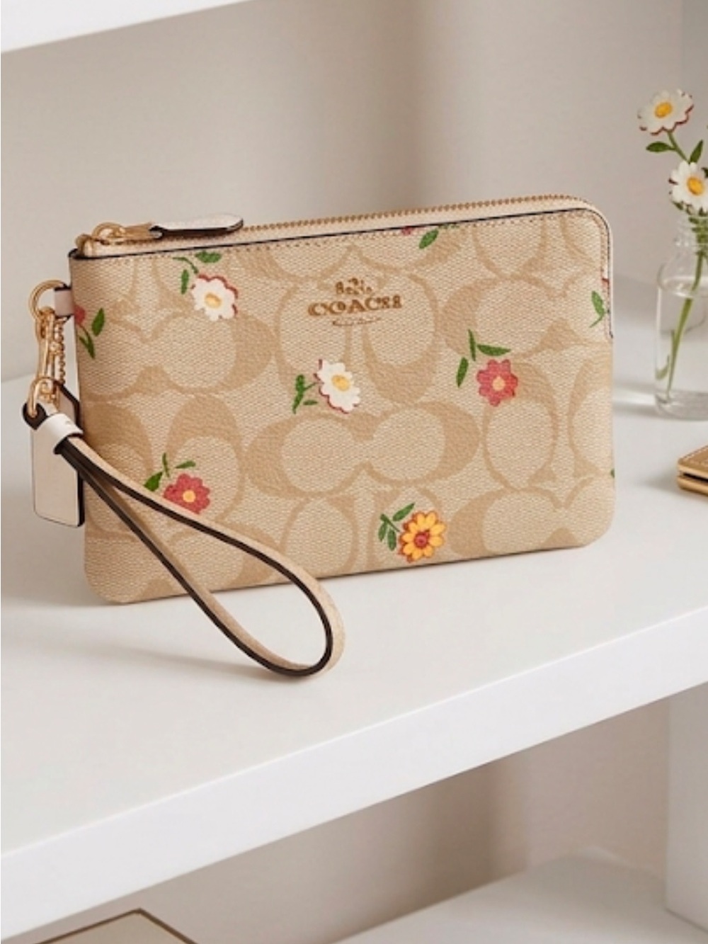 COACH Beige Signature Daisy Floral Wristlet  NWOT
